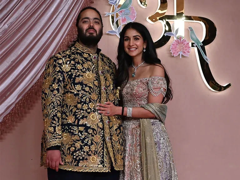 Wedding-gifts-to-anant-ambani-radhika-merchant-revealed