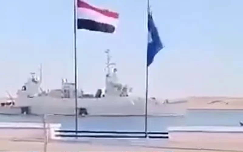 Israeli-warship-passing-from-suez-canal