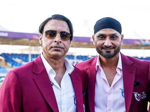 indian cricketer with pakistani cricketer