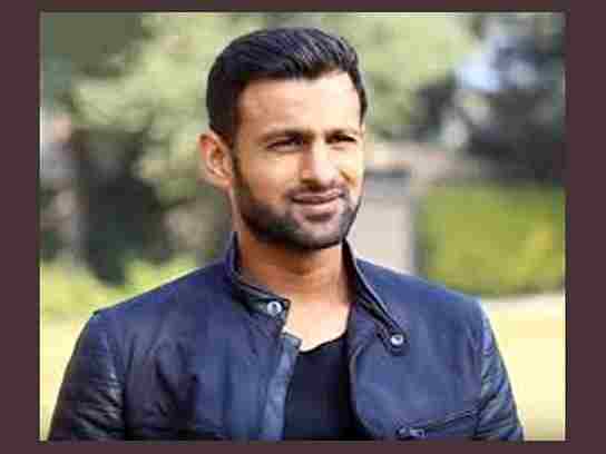 Shoaib Malik parts ways with karachi kings